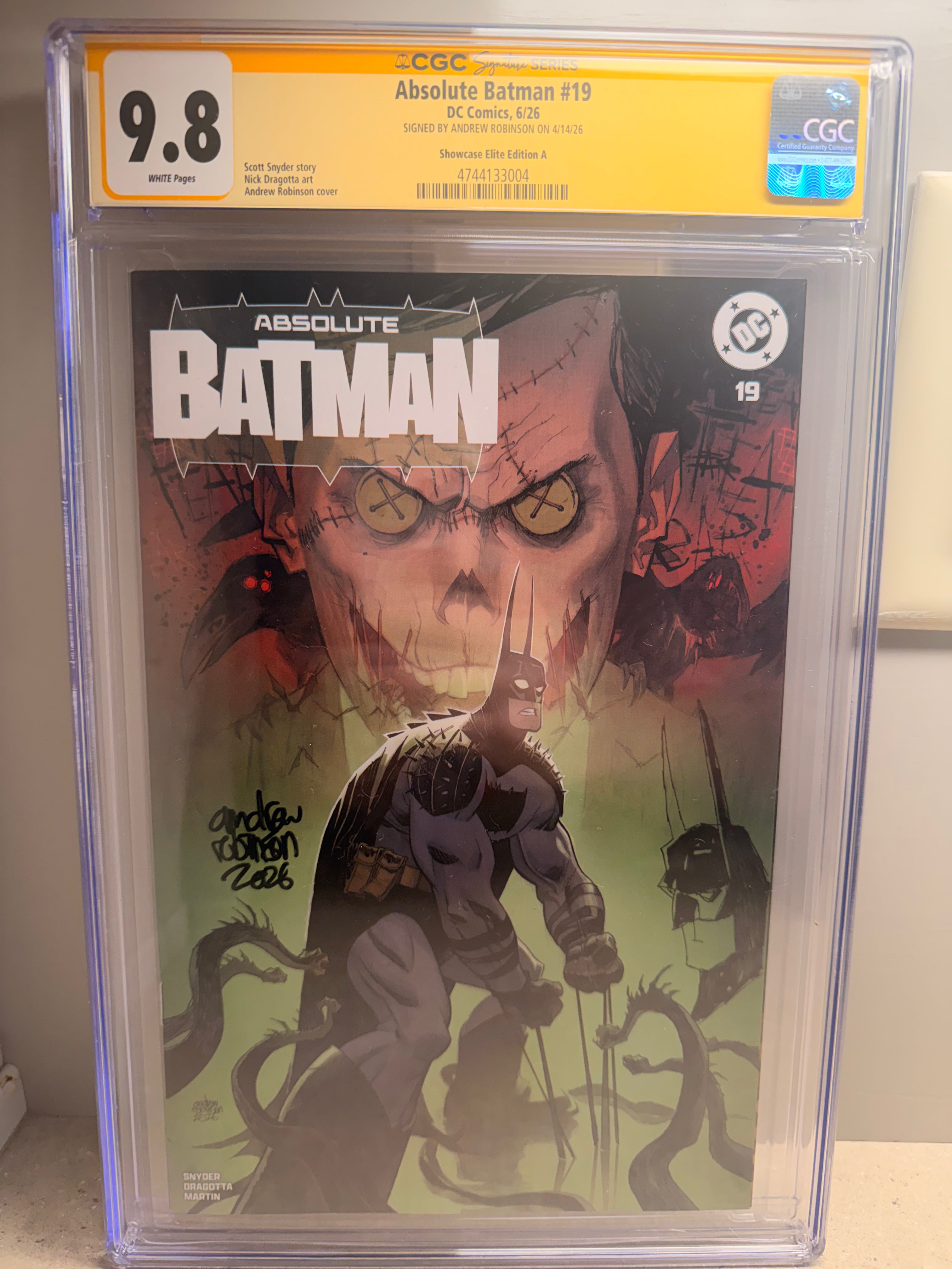 Absolute Batman #19 - Trade Dress Variant CGC 9.8 yellow label sign n sketch